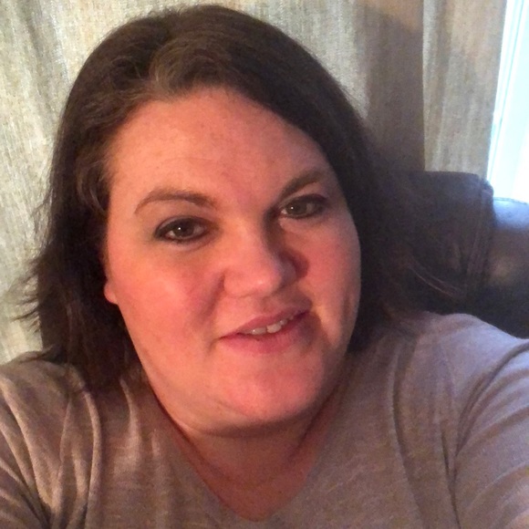 Meet your Posher, Hollie - Picture 1 of 1